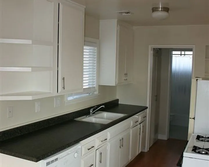 241 S La Alameda Ave — Photo 5