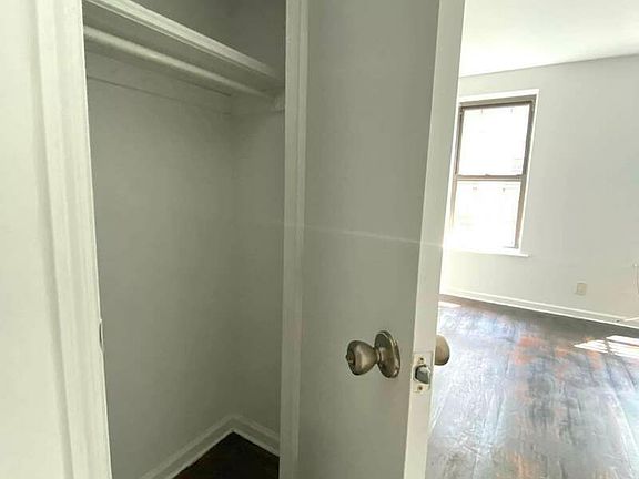 4th image of 226 E 89th St #B9