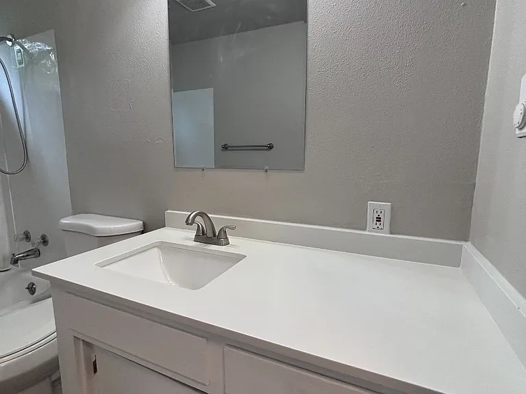 102 Summit Ave N #1 — Photo 14