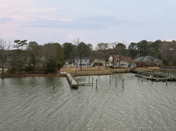 8407 Oyster Cove Rd, Hayes, VA 23072