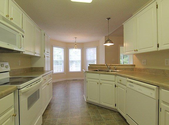 4th image of 115 Persimmon Ct