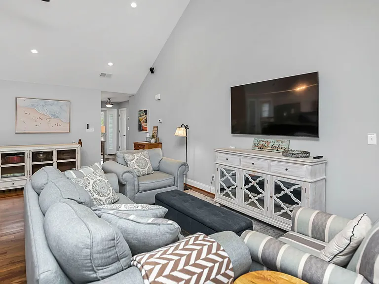 215 Mariners Pointe Rd — Photo 36
