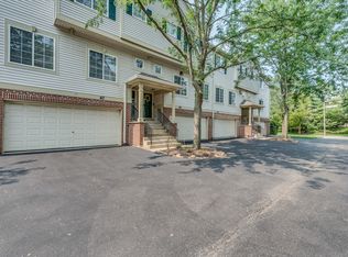 67 Monarch Dr, Streamwood, IL 60107