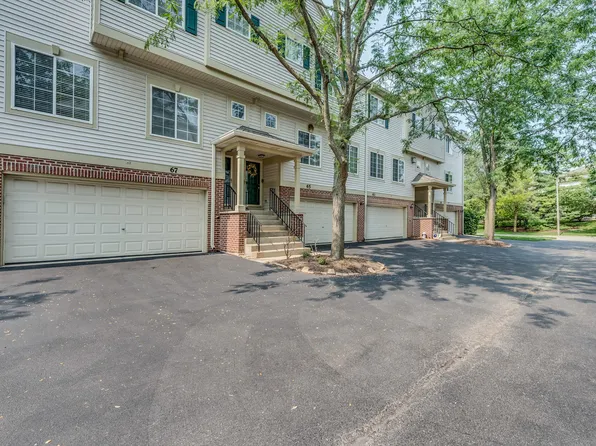 67 Monarch Dr, Streamwood, IL 60107