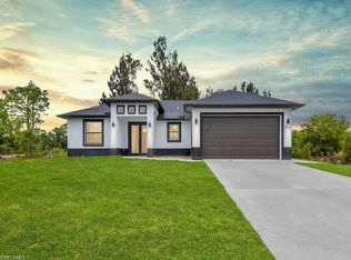 3027 32nd St SW, Lehigh Acres, FL 33976