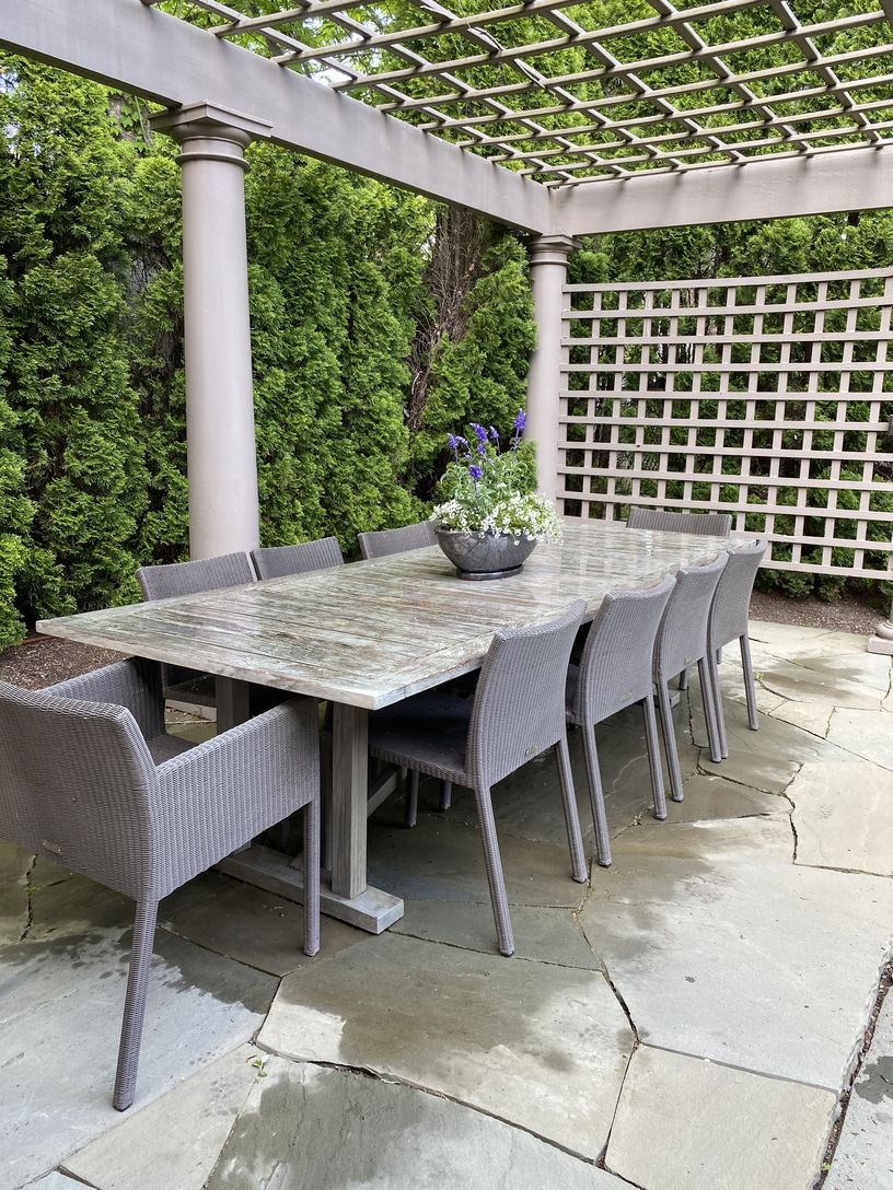  Outside Dining