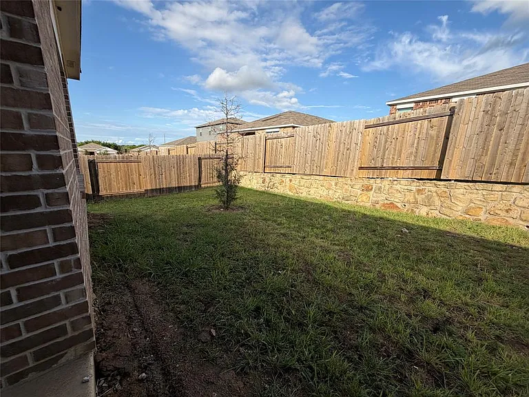 740 Saratoga Dr — Photo 22