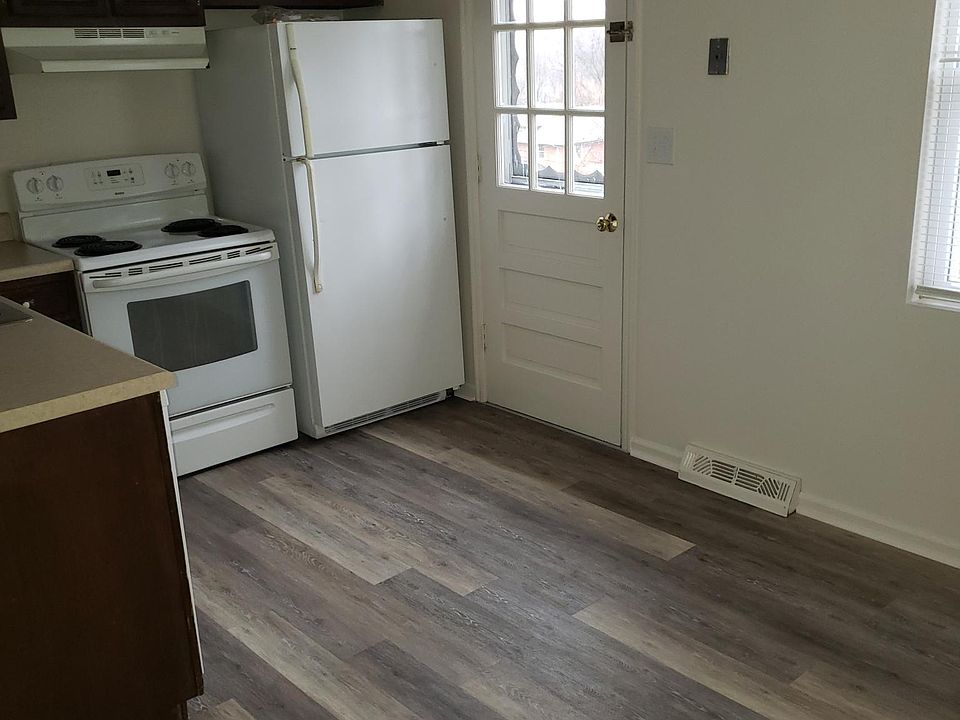 Kitchen and eat in kitchen