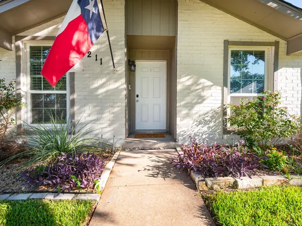 2211 Yewpon Dr, Carrollton, TX 75007