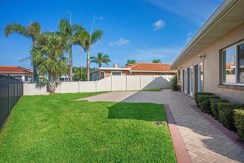 3 bed, 2.0 bath, 1878 sqft, $3,000 — Photo 4