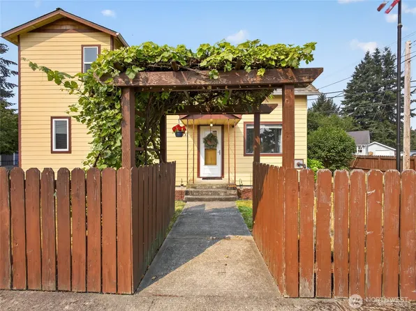 211 S Perkins Street, Buckley, WA 98321