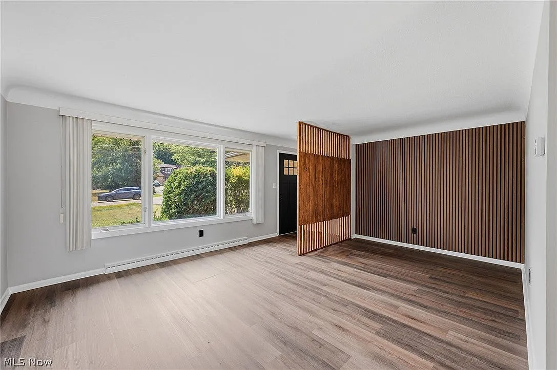 4 bed, 1.5 bath, 1976 sqft, $2,450 — Photo 3