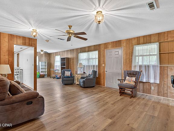 4th image of 2527 Frost Ln