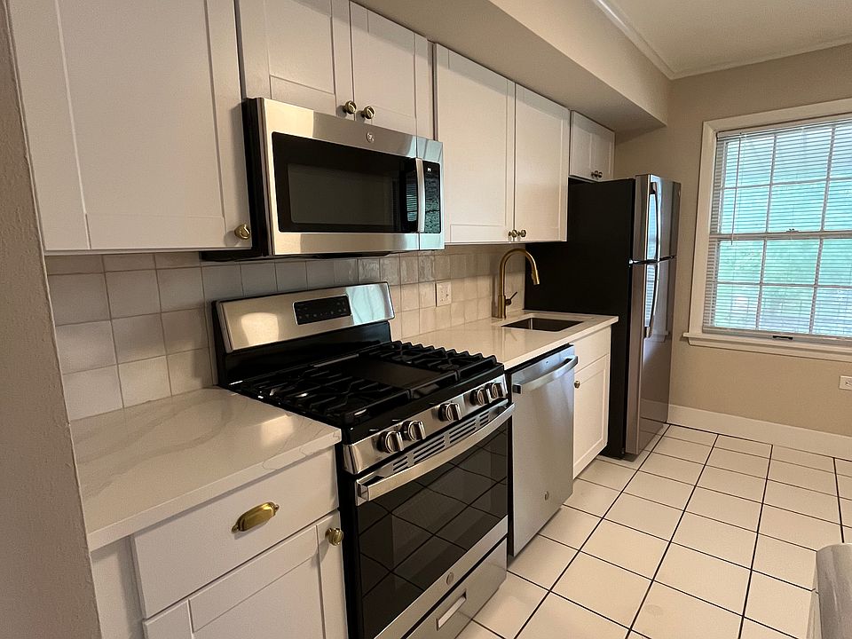 1st image of 625 Broadmoor Dr #F