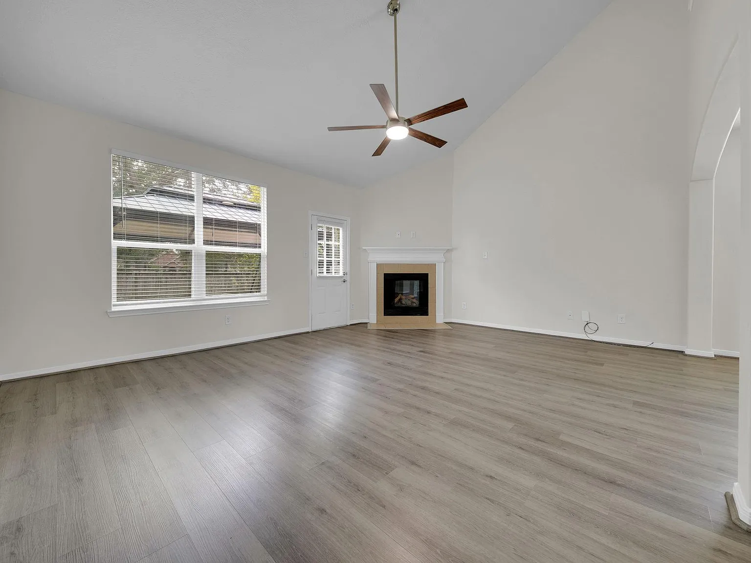 4 bed, 2.5 bath, 2656 sqft, $2,150 — Photo 3