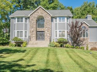 4 Farm Hollow Rd, New Windsor, NY 12553