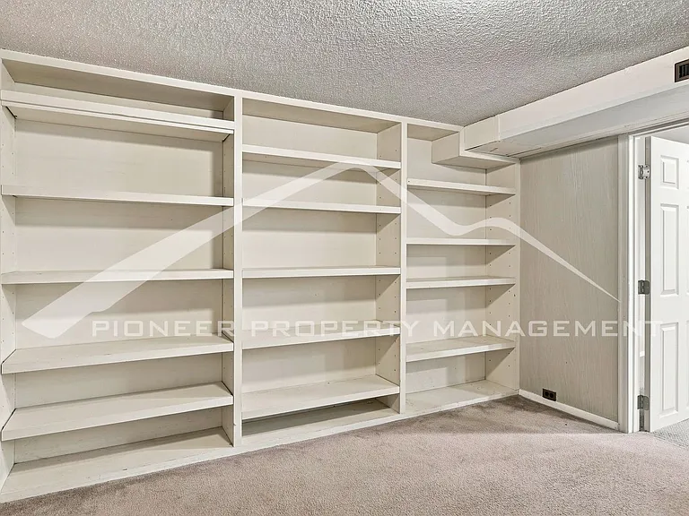 427 S Washington St — Photo 20
