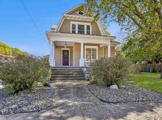 407 3rd St SE, Waverly, IA 50677