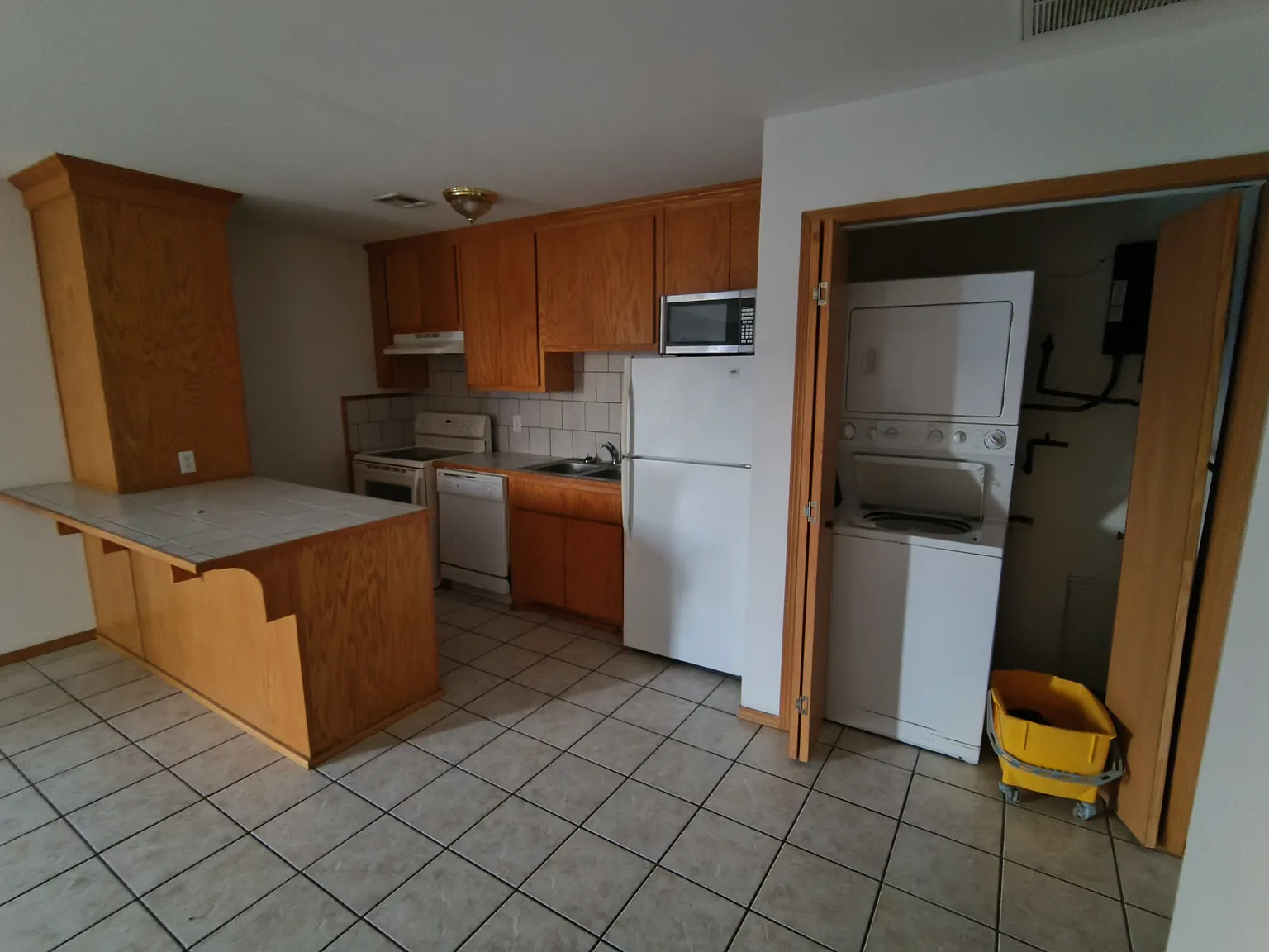 3 bed, 900 sqft, $900 — Photo 3