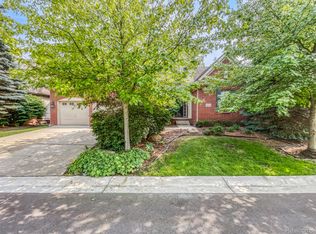 41601 Cummings Ln, Novi, MI