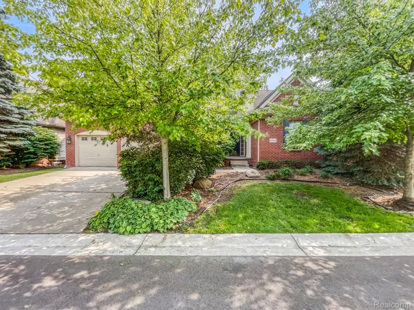 41601 Cummings Ln, Novi, MI 48377