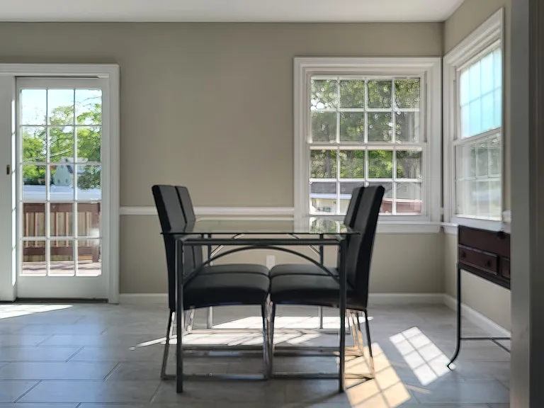 4 Lloyd Pl — Photo 4