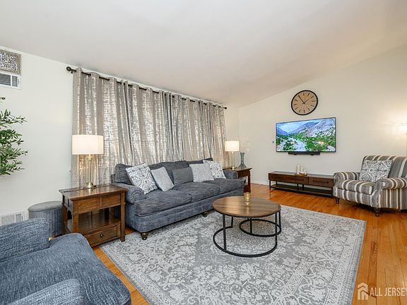 4th image of 21 Wilk Rd