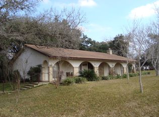 606 N Sarah Dewitt Dr, Gonzales, TX 78629
