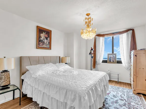 2508 Harmon Cove Tower image 16 of 24