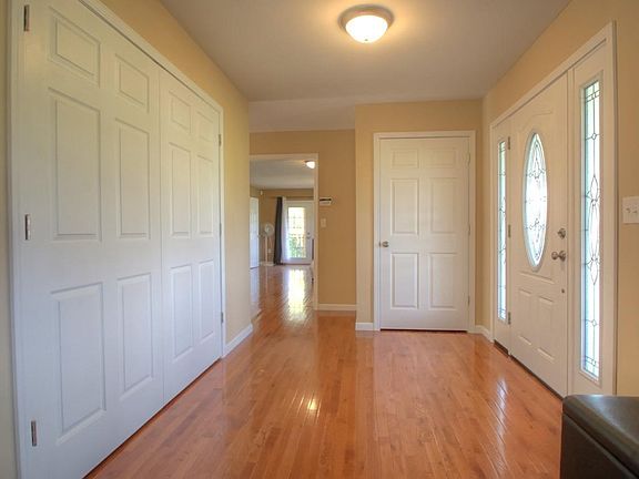 4th image of 120 Linden Ln
