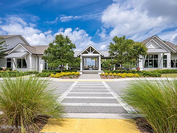 3rd image of 638 FARMFIELD Drive
