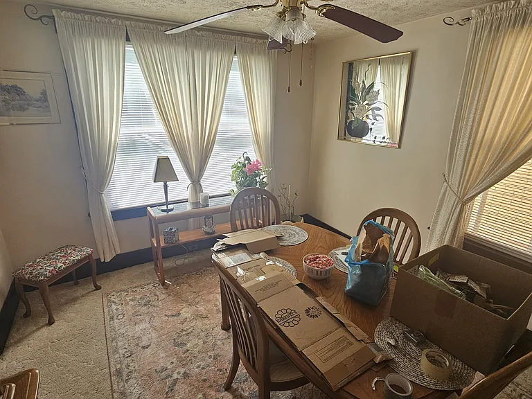 1237 Benton Ave — Photo 4
