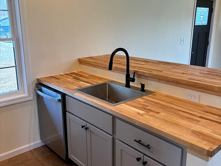 211 E Enfield Center Rd — Photo 10