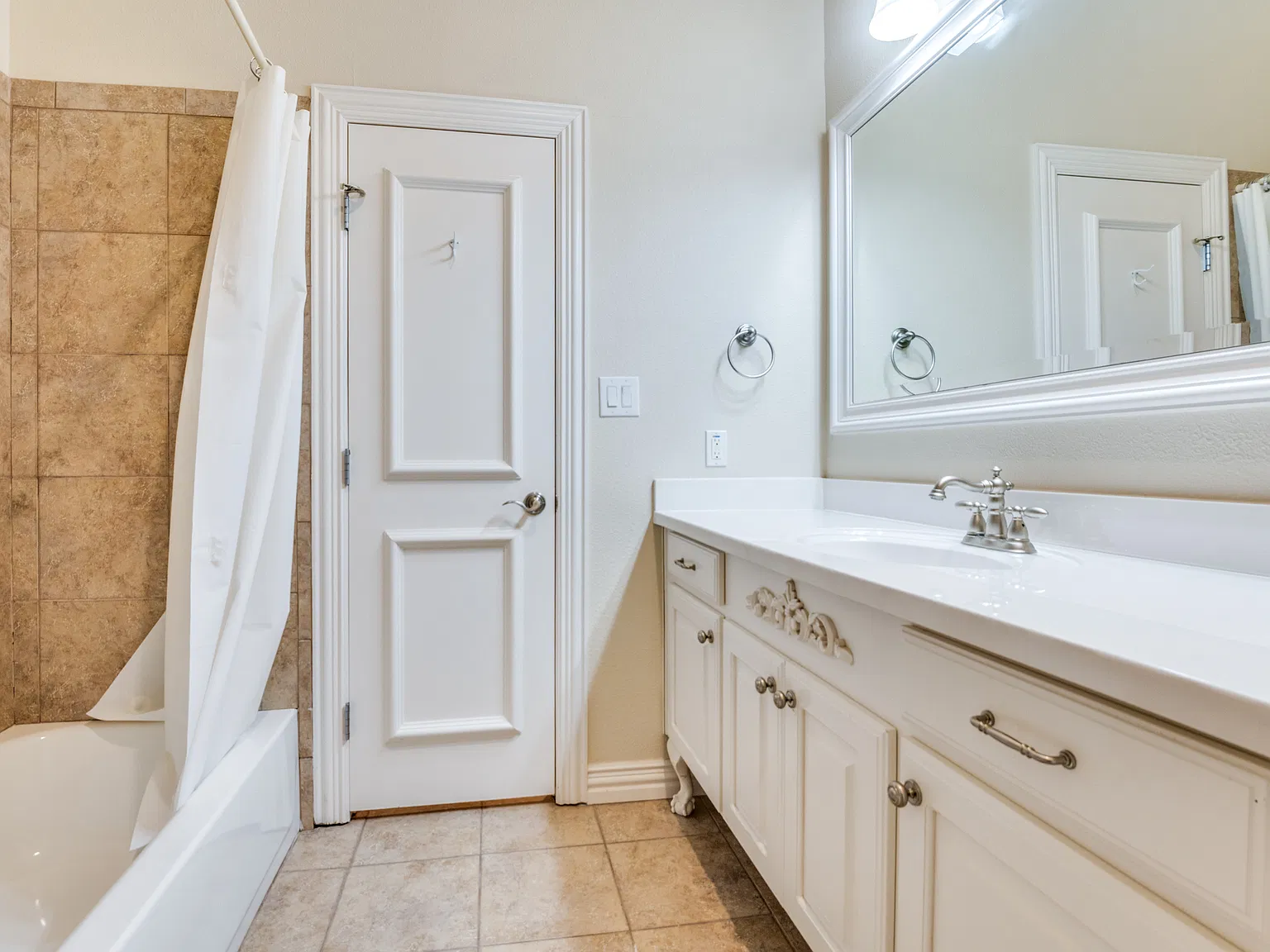 3 bed, 2.5 bath, 2634 sqft, $3,100 — Photo 4