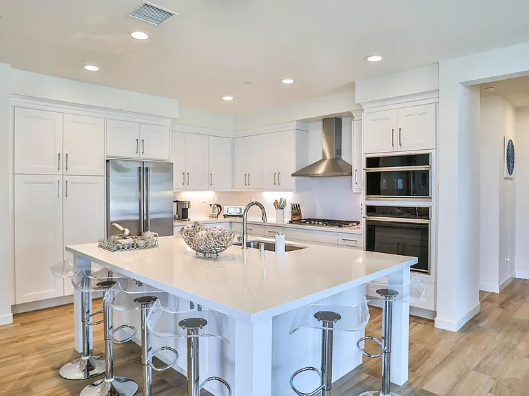 Breakfast bar