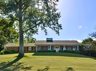 1902 Country Club Rd, Hendersonville, NC 28739