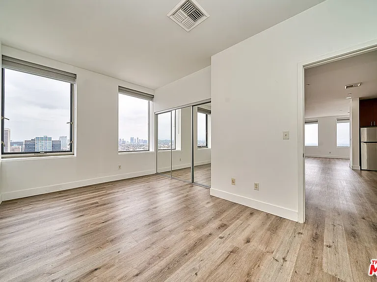3810 Wilshire Blvd #Penthouse 7 — Photo 21