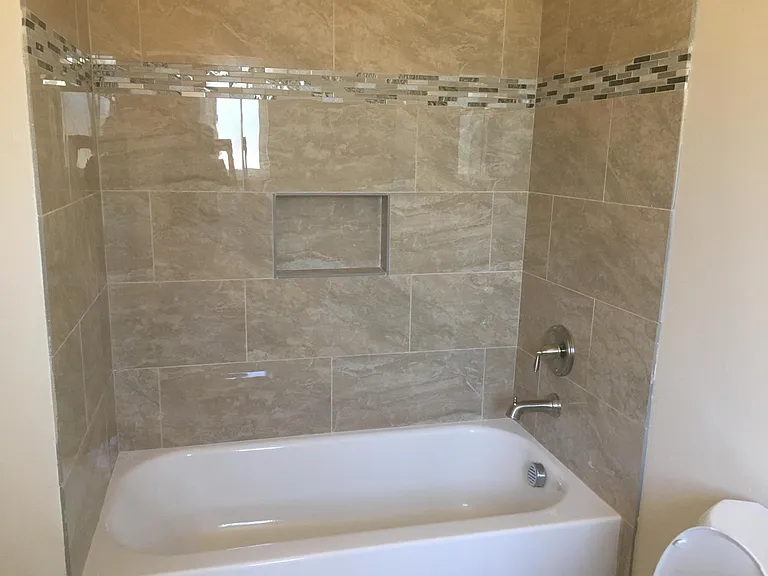 2586 Grandview St — Photo 8