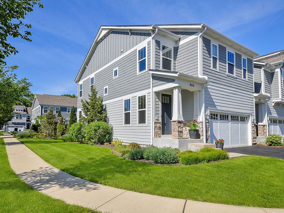 1st image of 653 Riverbank Dr