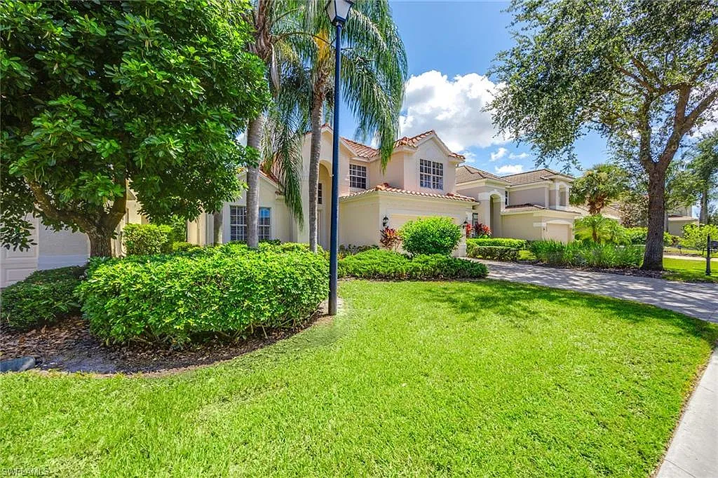 3 bed, 3.0 bath, 2489 sqft, $10,000 — Photo 2