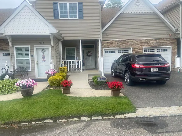 242 Ira Rd, Mount Sinai, NY 11766