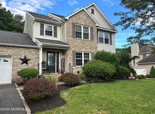 36 Sarah Ln, Howell, NJ 07731