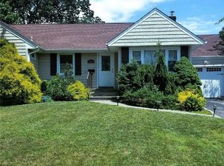 1069 Barrie Ave, Wantagh, NY 11793