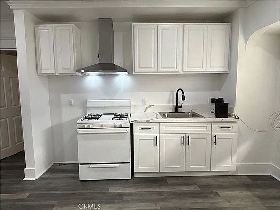 3rd image of 625 W 41st Dr #1