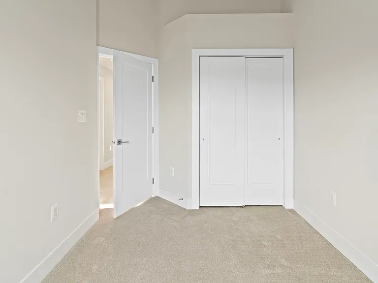 Guest Bedroom 2 (3rd Floor)
