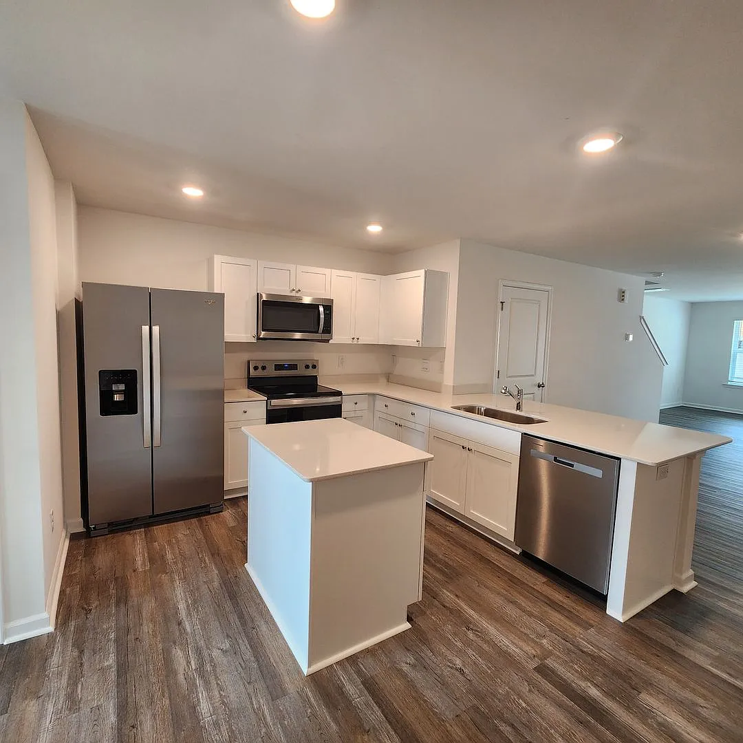 New townhome for rent North Raleigh — Photo 3