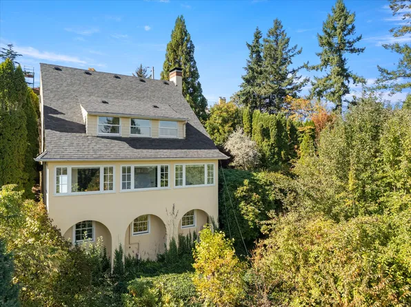 2744 SW Summit Dr, Portland, OR 97201