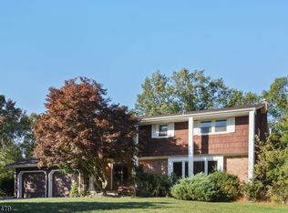 30 Hidden Lake Dr, North Brunswick, NJ 08902