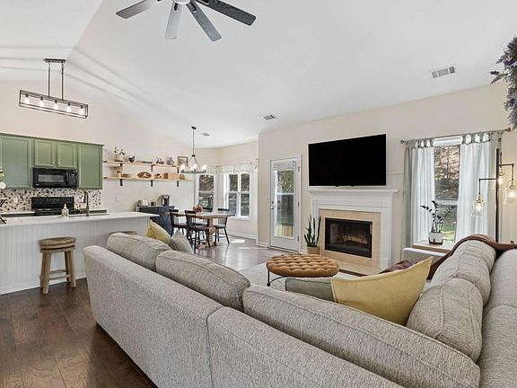 5th image of 253 Alexandria Way