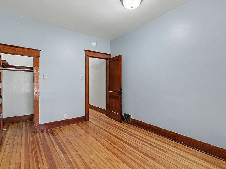 2123 S Franklin St — Photo 13